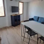 아파트 Budgetbnb Petit Duplex Centre Medieval *