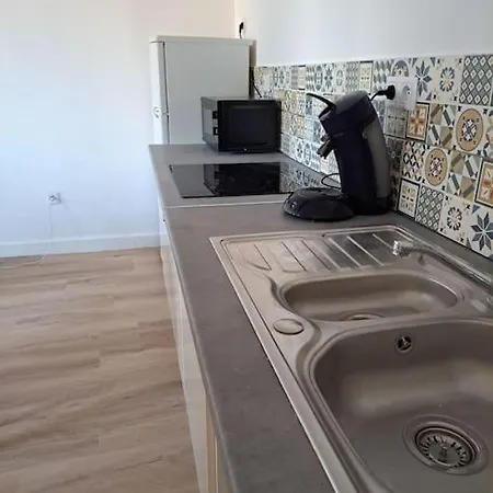 Budgetbnb Petit Duplex Centre Medieval * Ιέρ